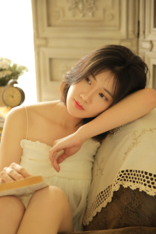 英语老师挽起裙子做了什么事